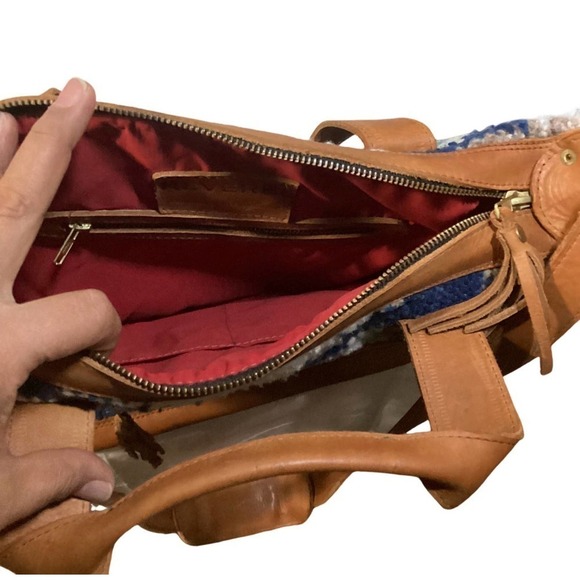 Chrisel convertible wool rug vintage geo print bag/crossbody/overnight bag - Picture 5 of 8